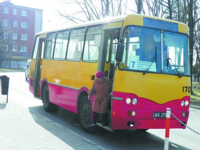 W poszukiwaniu oszczędności MPK wysyła stare, mniej spalające ropy autobusy na mało uczęszczane linie. Tych nie może nawet zlikwidować, bo straci dotację.