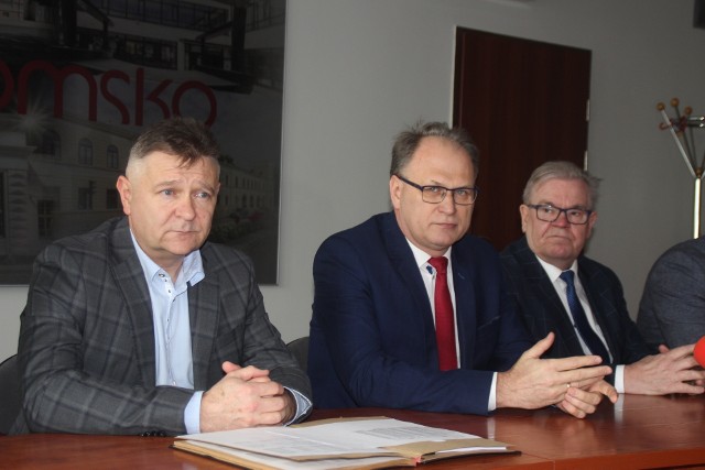 O sytuacji Przedsiębiorstwa Gospodarki Komunalnej w Radomsku mówili między innymi Zbigniew Rybczyński, prezes spółki (z lewej) oraz prezydent miasta Jarosław Ferenc. Więcej na kolejnych zdjęciach