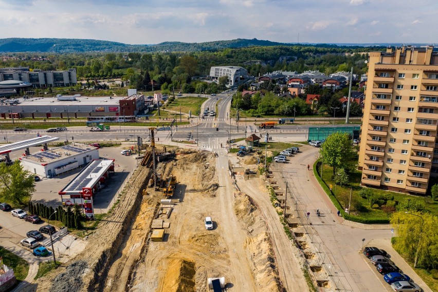 Kraków. Postępują prace na budowie Trasy Łagiewnickiej. Nowe utrudnienia dla kierowców [ZDJĘCIA]