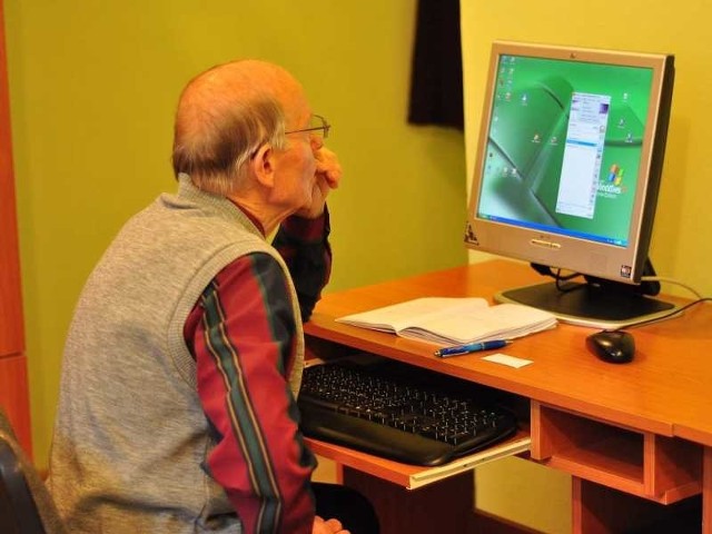 Seniorzy przez cały ubiegły tydzień w Czytelni Internetowej Miejskiej Biblioteki Publicznej w Tarnobrzegu poznawali, czym jest Internet.