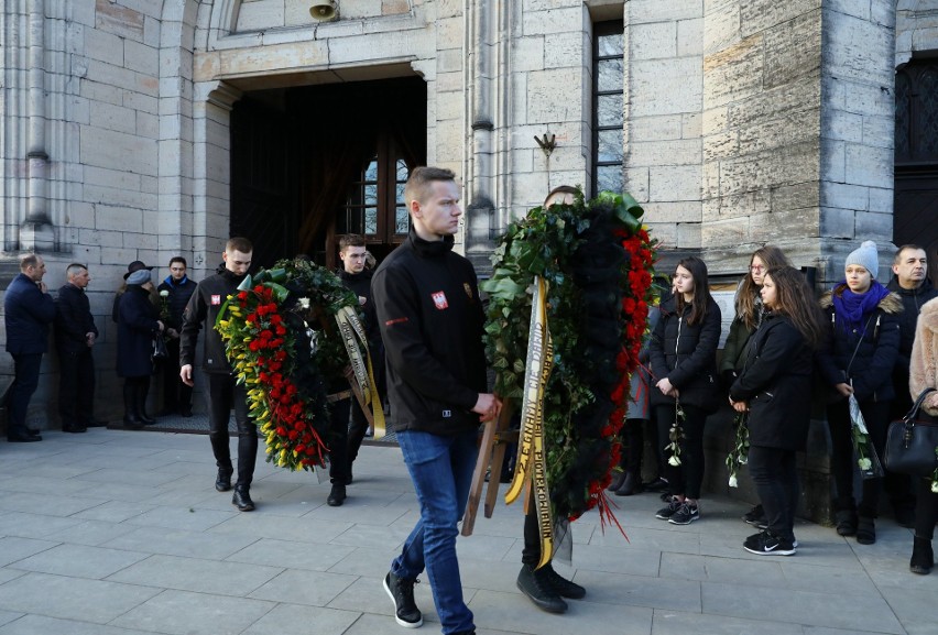 Pogrzeb Dawida Jakubowskiego, maturzysty z Końskich, reprezentanta Polski juniorów w piłce ręcznej odbył się w Żarnowie [ZDJĘCIA]