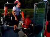 Dramatyczne chwile na jeziorze Necko. Ojciec i jego córka wypadli z przewróconego falą kajaka. 11-latka nie umiała pływać