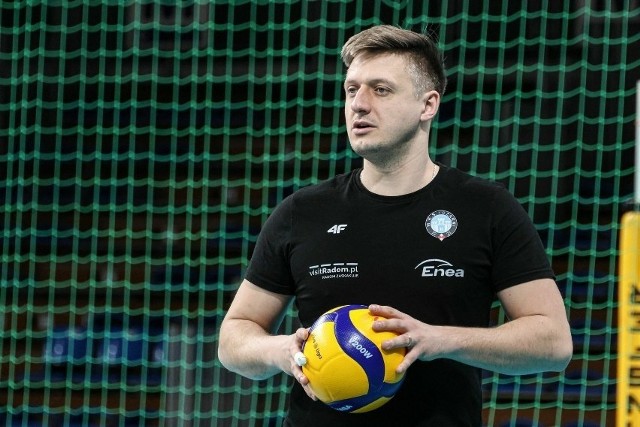 Krzysztof Michalski, wychowanek radomskiego klubu został nowym szkoleniowcem pierwszoligowych siatkarzy Enea Czarnych Radom. Na kolejnych zdjęciach prezentacja sztabu szkoleniowego.