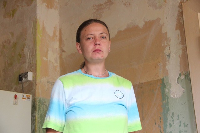 Katarzyna Górna oburzona jest tym, że do wymiany instalacji elektrycznej przyjechał pijany elektryk.
