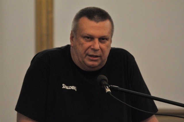 Prezes Koszykarskiego Klubu Sportowego Siarka Jezioro Tarnobrzeg, Zbigniew Pyszniak, podczas sesji rady miejskiej wspomniał o rozmowach z przyszłym sponsorem klubu.