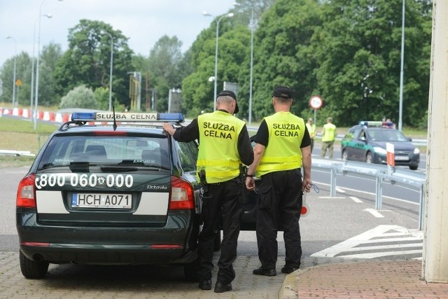 Zachodniopomorska Krajowa Administracja Skarbowa ustaliła łańcuchy fakturowania ponad 1300 nowych samochodów, składające się nawet z kilkunastu różnych podmiotów.