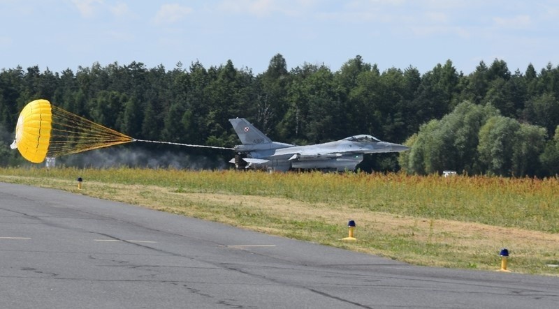 Samoloty F-16  wracają do bazy w Łasku [zdjęcia]