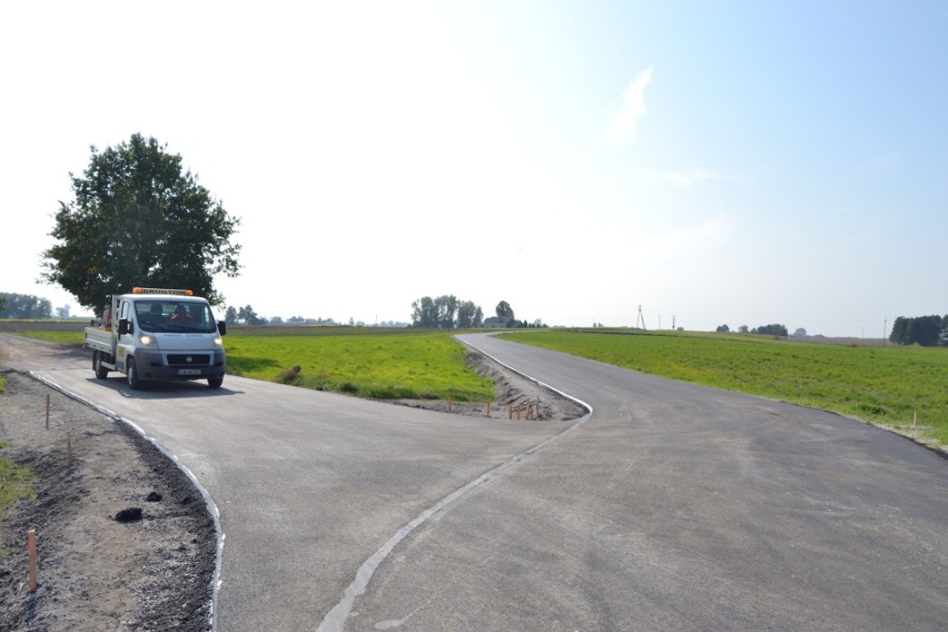Droga Płonczyn - Zakrzewo w gminie Wielgie będzie jak z żurnala. Zostały już tylko ostatnie prace.