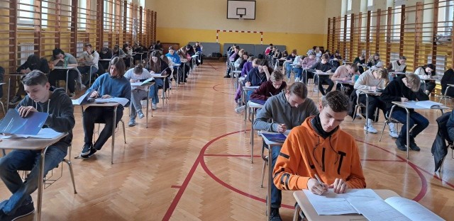 Matura próbna 2023 z matematyki w "Sikorskim" we Włoszczowie.