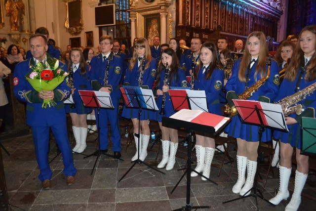 Wiosną tego roku na koncert orkiestry dętej pod batutą Mirosława Kordowskiego do koronowskiej bazyliki zjechały tłumy