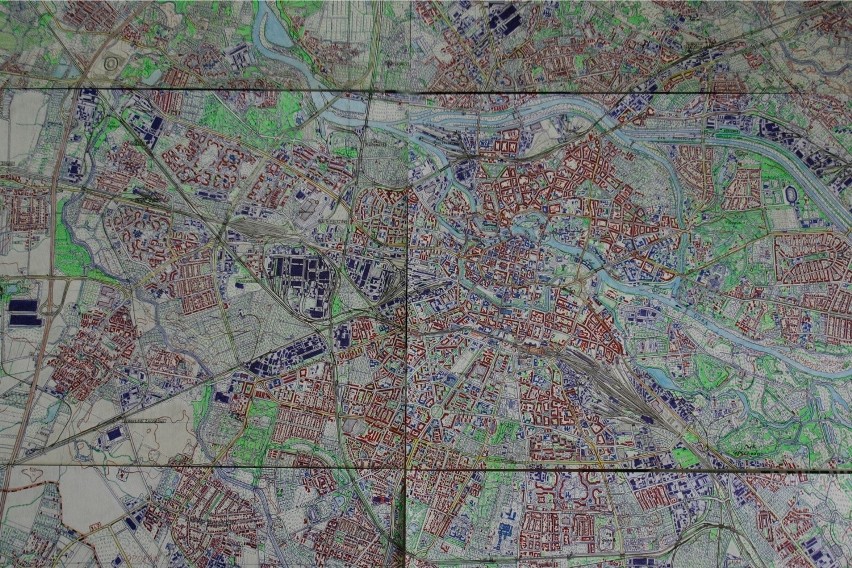 Od 11 lat ręcznie rysuje mapę Polski. Ma mieć 35 na 35 metrów (ZDJĘCIA)