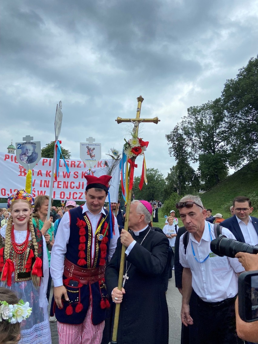 Kraków. Wyruszyła 42. Piesza Pielgrzymka Krakowska na Jasną Górę - „Dobrze nam razem zdążać do Matki Naszej Królowej"