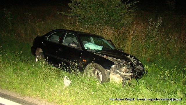 Najpierw honda zderzyła się z przyczepą ciągnika rolniczego, a później jej fragmenty uderzyły w dwa kolejne osobowe auta.