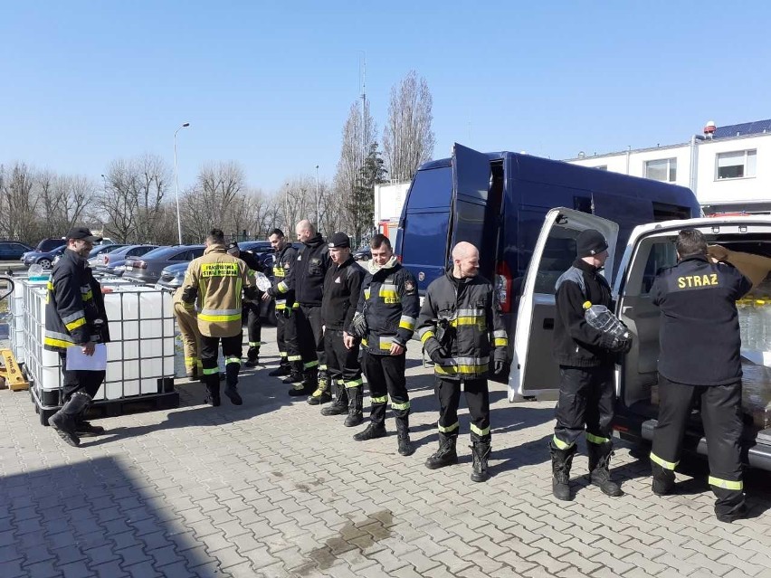 1731 litrów alkoholu do dezynfekcji dla Straży Pożarnej w Szczecinie. Zobacz zdjęcia! 