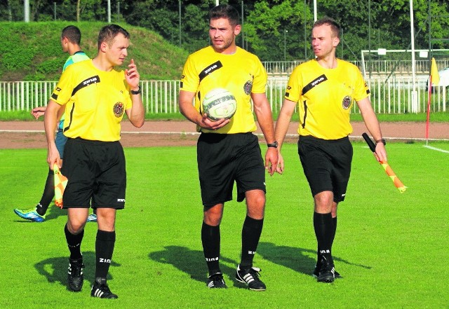 Mecz Warty Sieradz z Polonią Warszawa prowadzili Michał Gajda (od lewej), Albert Różycki (w środku) i Jakub Jankowski