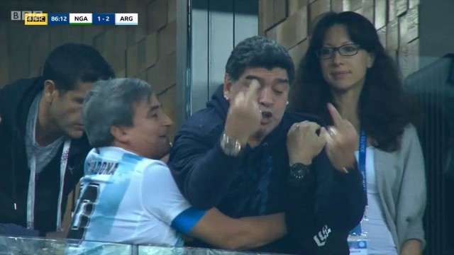 Diego Maradona w czasie meczu Nigeria - Argentyna