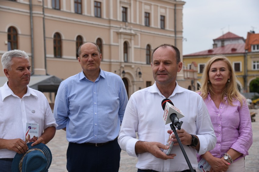 Koalicja Obywatelska przedstawiła w piątek w Jarosławiu projekt "Kierunek: Przyszłość!" 