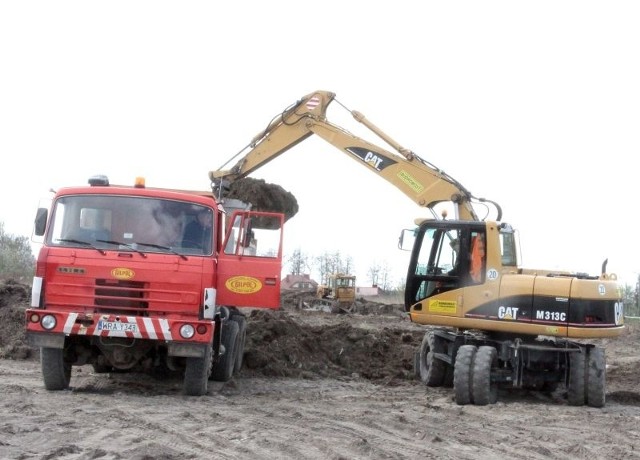 Prace trwają między innymi na odcinku przyszłej obowdnicy w okolicy ulicy Wyścigowej.