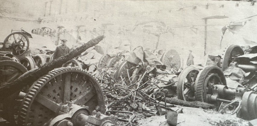 Zniszczone podczas I wojny światowej warsztaty kolejowe  w...
