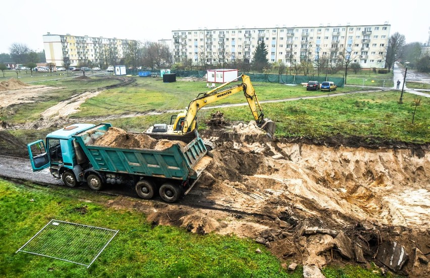 Trwa budowa basenu na Kapuściskach przy ZSO nr 5 na ul....