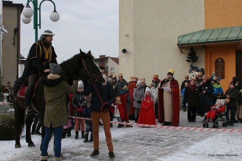 Orszak Trzech Króli w Lublińcu przemaszerował głównymi ulicami [ZDJĘCIA]