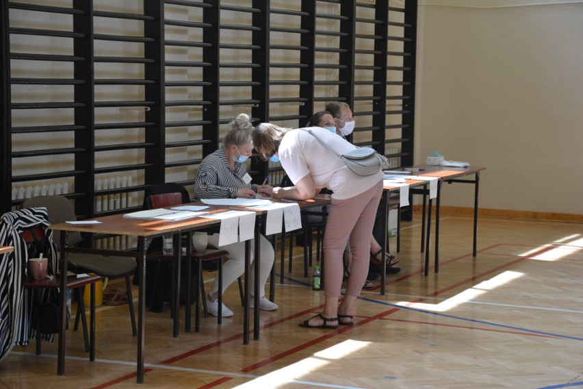 Wybory w Tuczępach. Mieszkańcy wybierali wójta gminy w drugiej turze głosowania FOTO