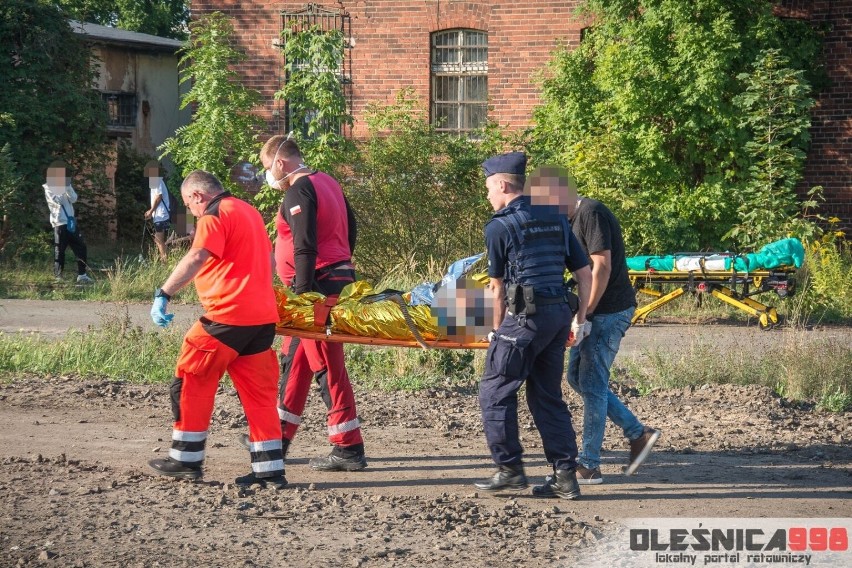 Dramatyczna sytuacja w Oleśnicy. Ratowano mężczyznę z nożem...