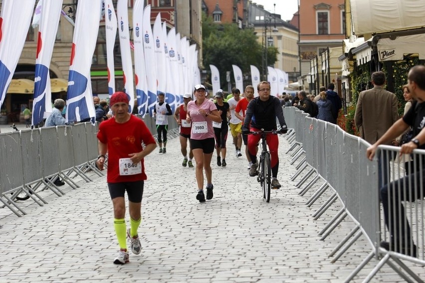 Maraton Wrocław - ZDJĘCIA - zawodnicy z numerami 3801 - 4000