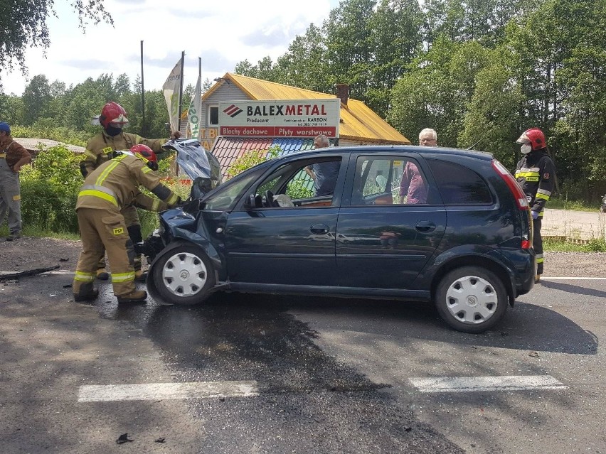 Protasy. Kolizja trzech aut na trasie Białystok-Zabłudów. Jedna osoba jest poszkodowana (zdjęcia)