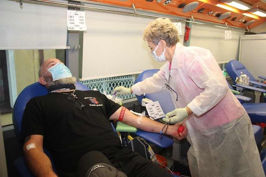 Rudnik nad Sanem. Motocykliści i żołnierze oddawali honorowo krew na potrzeby chorych na COVID - 19 [ZDJĘCIA]