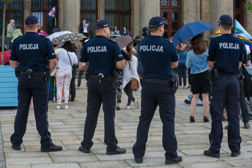 Kraków. Odbyła się publiczna dyskusja na temat wpływu działań Kościoła katolickiego na życie kobiet [ZDJĘCIA]