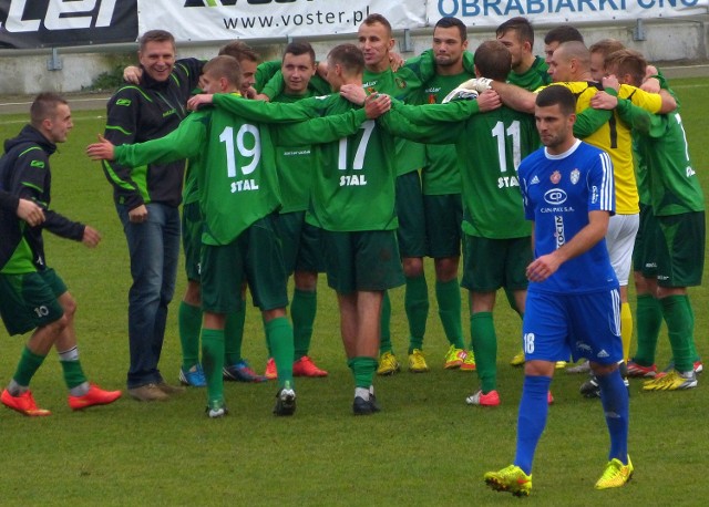 Piłkarze Stali Stalowa Wola mogli cieszyć się z wygranej z Okocimskim Brzesko.