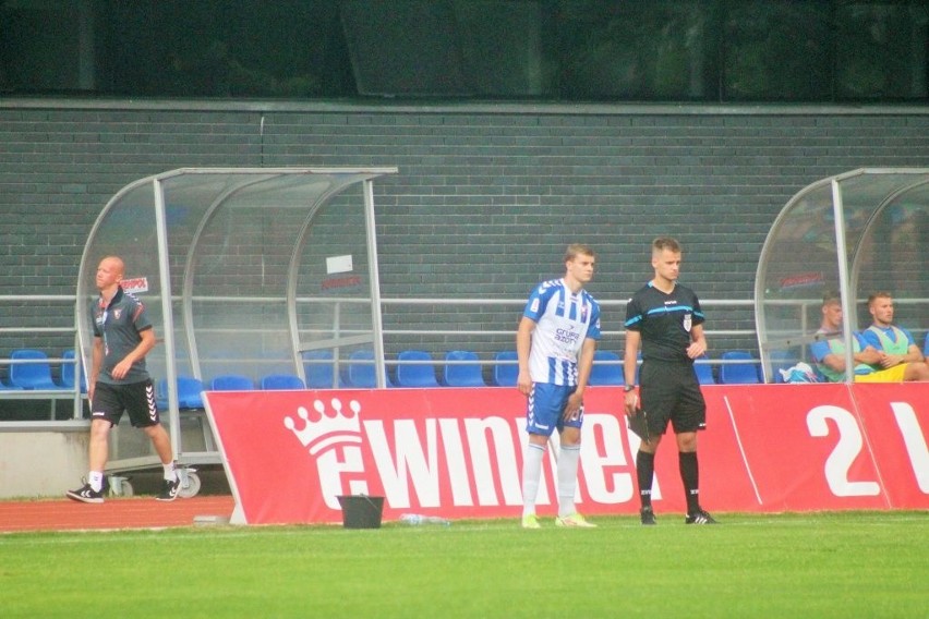 Drugie z rzędu zwycięstwo piłkarzy drugoligowej Wisły Puławy. Biało-niebiescy wygrali w Tarnobrzegu z Siarką 4:2