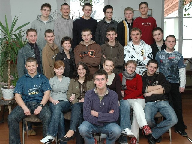 Klasa III &#8222;a&#8221;I Liceum Ogólnoksztalcące Collegium Gostomianum. Nachylenie profilowe: matematyczno-informatyczne. Klasa III &#8222;a&#8221;. Wychowawca: Bozena Myl-Ciszkiewicz. Uczniowie: Paulina Chruściel, Magdalena Cudzik, Jacek Dominik, Sebastian Drozdz, Hubert Dygas, Damian Dziedzic, Grzegorz Dziuba, Dominik Jablonski, Krzysztof Kapel, Przemyslaw Kozakiewicz, Piotr Kucharczyk, Iga Lewicka, Karol Lukiewicz, Patryk Marciniszyn, Magdalena Michalska, Paulina Nowak, Piotr Pająk, Sylwia Rynduch, Michal Sapielak, Beata Serafin, Mariusz Smardz, Pawel Stasiak, Maciej Staszczyk, Piotr Stefaniak, Jakub Stefanski, Wojciech Stomporowski, Tomasz Szypula, Tomasz Śliwinski, Karol Zarebkiewicz, Mateusz Ziolo.