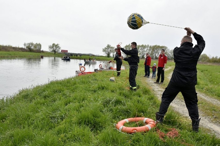 Ratownicy ćwiczyli na Jeziorze Tarnobrzeskim