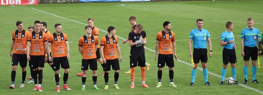 Wysoka przegrana Wisły Sandomierz. Remis Korony II. KSZO zwycięskie w hutniczych derbach. Porażka Wieczystej. Grała piłkarska 3. liga 