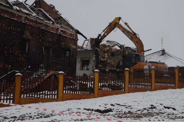 Trwa rozbiórka domów zniszczonych podczas wybuchu gazu w Murowanej Goślinie