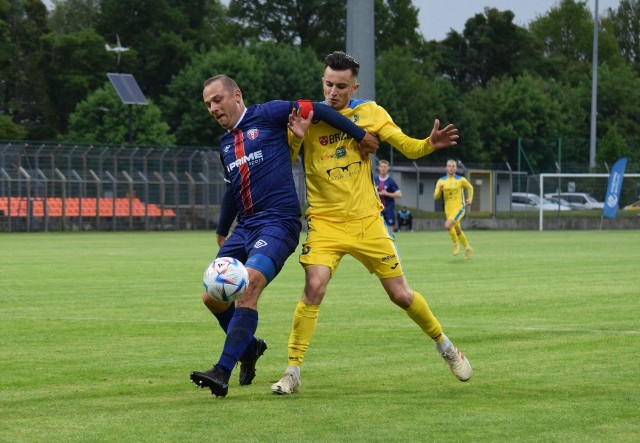 Broniącą tytułu Stal Brzeg (żółte stroje) już na etapie 1/16 finału czeka bardzo wymagające spotkanie.