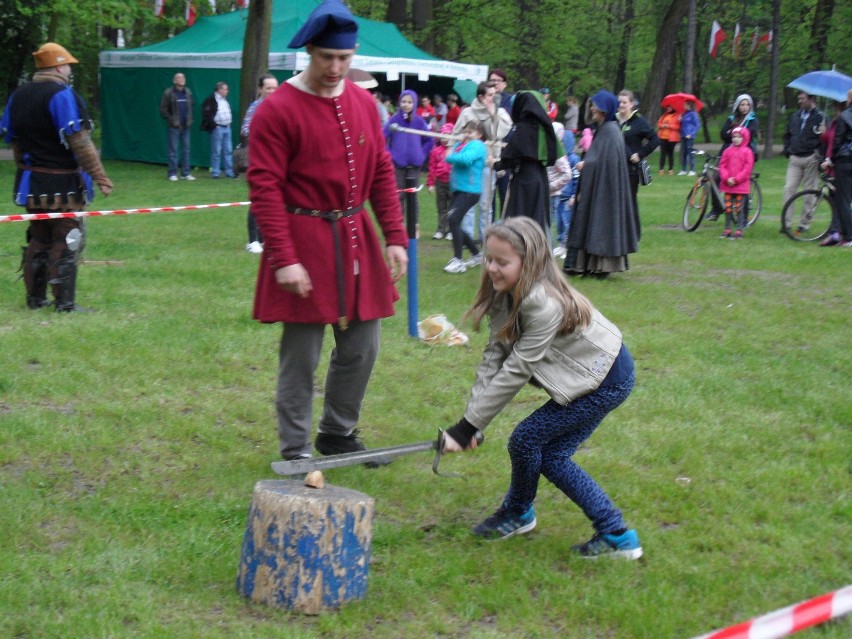 Rodzinne spotkanie z historią w obozie rycerskim oraz bieg...