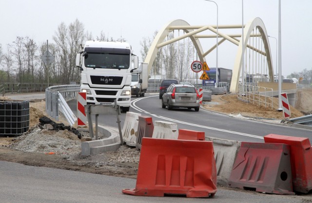 W tym roku będzie remont drogi z Tucholi do Gostycyna i w Pruszczu. Radni przyjęli informacje o wykonanych i planowanych inwestycjach.