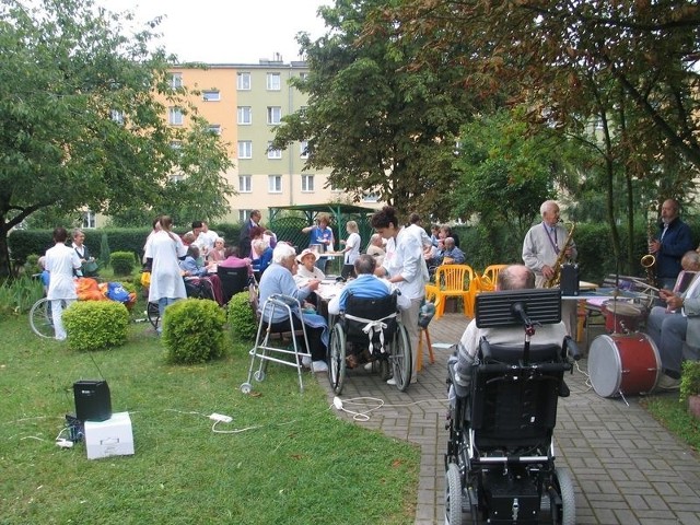 Trocznic1 &#8211; Dziewiąte urodziny zorganizowano w przyzakładowym ogrodzie.