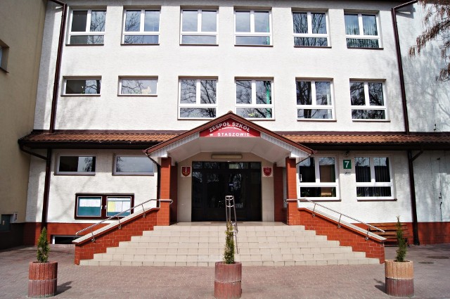 Najwięcej absolwentów szkół podstawowych z powiatu staszowskiego złożyło wnioski do Zespołu Szkół imienia Stanisława Staszica w Staszowie.