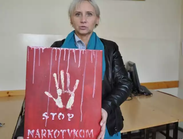 Anna Włodarczyk, psycholog szkolna w kluczborskim Zespole Szkół Ogólnokształcących, od 10 lat wraz z młodzieżą prowadzi akcję "Stop narkotykom&#8221;. Pracuje również jako psycholog w poradni terapii uzależnień w Kluczborku.