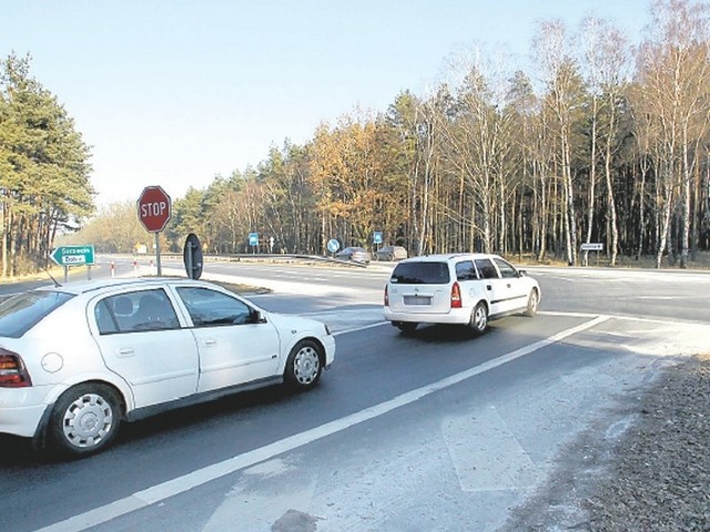 Niebezpieczny wyjazd z Dąbia w stronę Świnoujścia i granicy zostanie zlikwidowany, kiedy powstaną obiekty, których budowę opóźnia wąż.