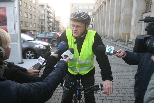 Marszałek Mirosław Sekuła na rowerze