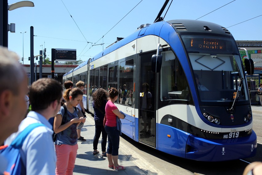 Moje miasto. Płaćmy za kilometry przejechane tramwajami i autobusami, a nie za długi Krakowa