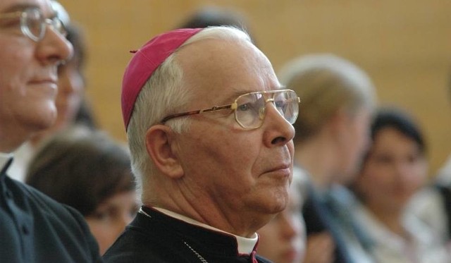 Ksiądz biskup Paweł Socha - honorowy obywatel Gozdu.