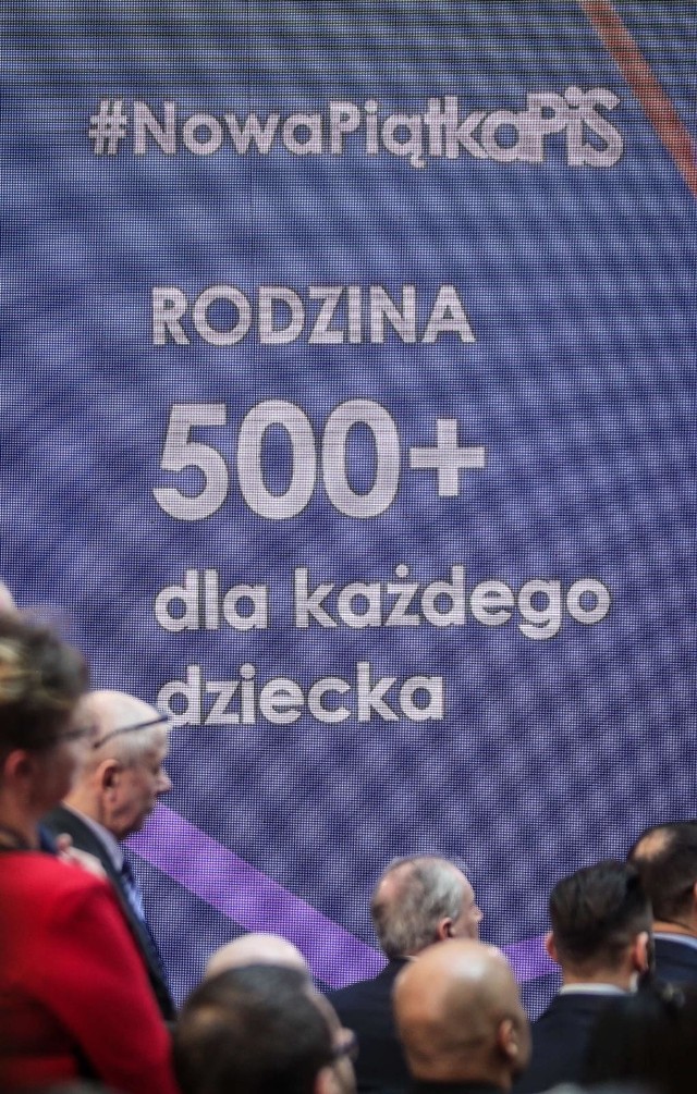 500 plus na każde dziecko - od kiedy składać wniosek? Zmiany w programie 500 plus. Od kiedy wypłaty?