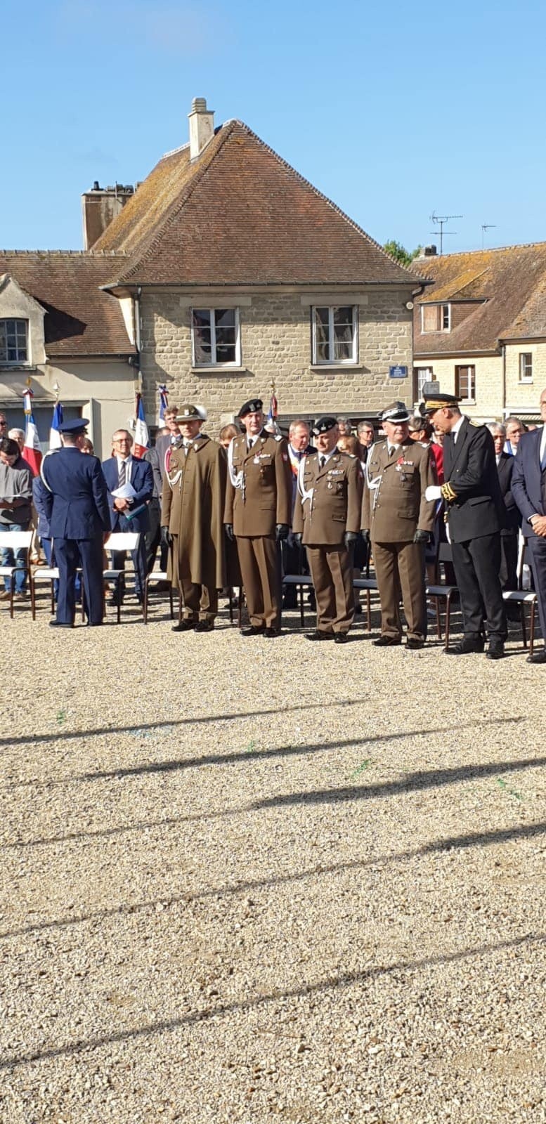 Żołnierze 21 BSP z Rzeszowa podczas uroczystości we Francji.