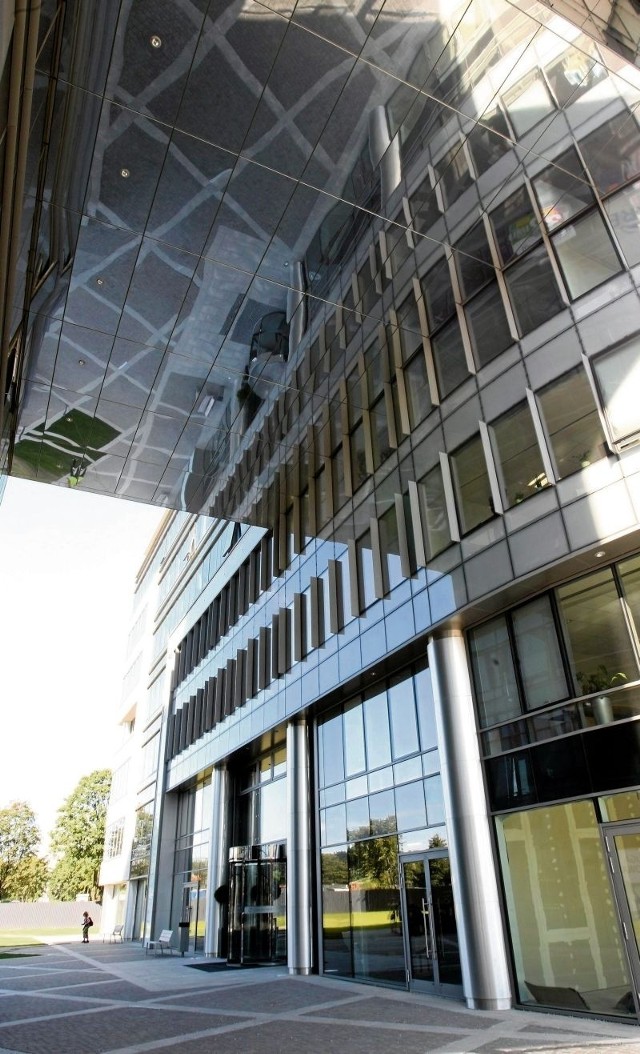 Nowoczesny kompleks jak OBC w Gdańsku daje wiele możliwości, przykładowo budowę łącznika między budynkami